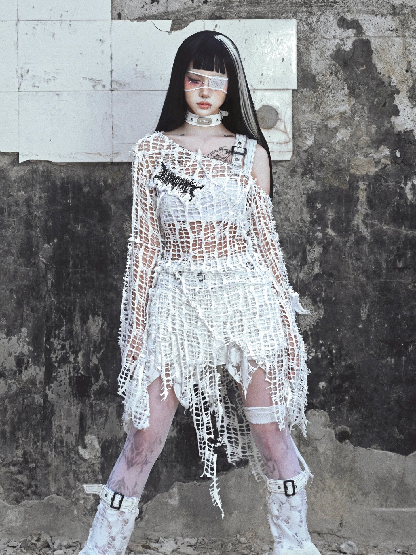 Top Gothic White Damaged