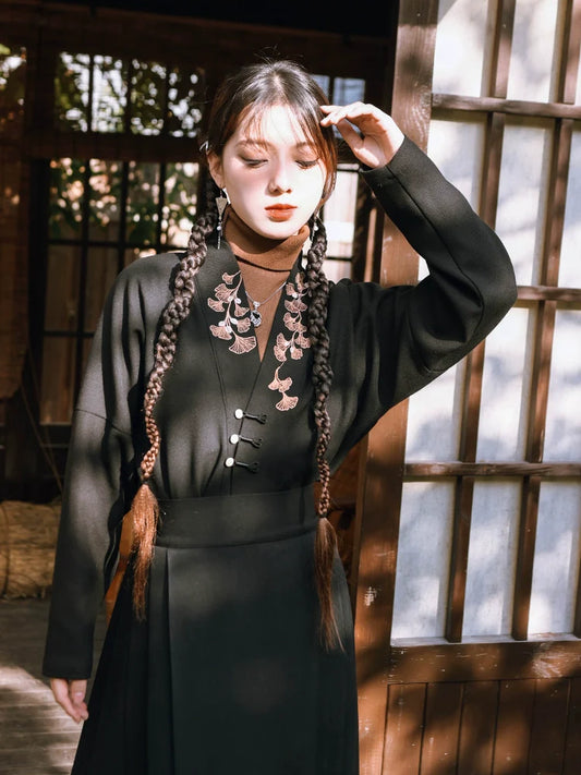 Veste à col en V avec broderie chinoise et feuilles