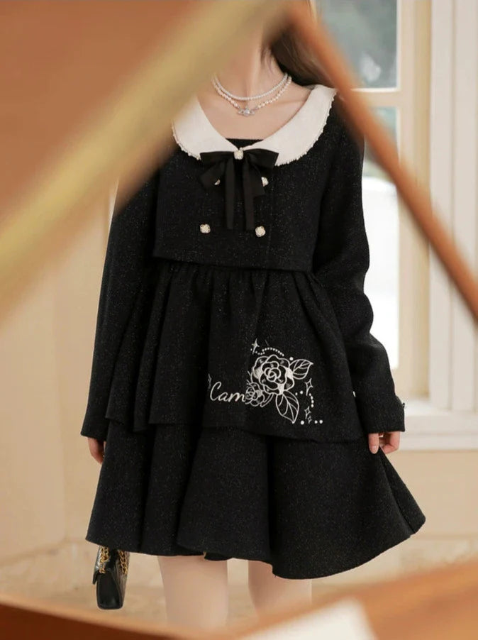 Robe veste noire parfumée, bretelles pailletées, rose et perles, costume court