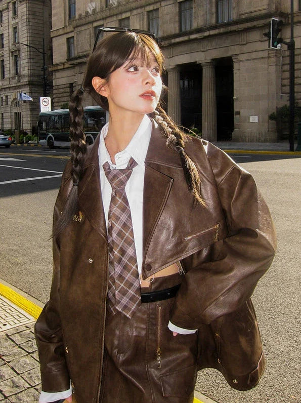 Veste en cuir rétro avec motif à l'huile et jupe en cuir