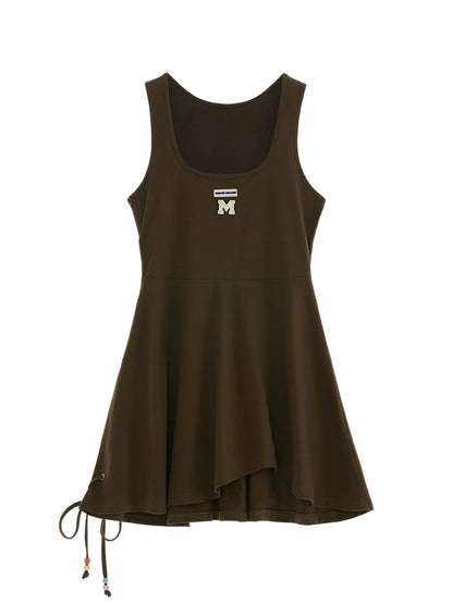 Robe style gilet à bretelles et col universitaire