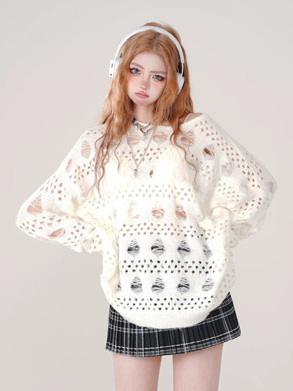 Zerrissenes, weißes Stricktop mit Cut-Out