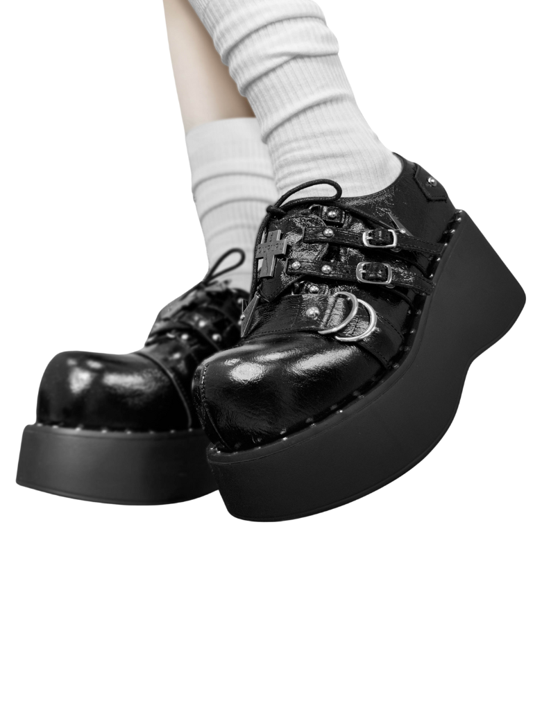 Chaussures noires à plateforme style punk