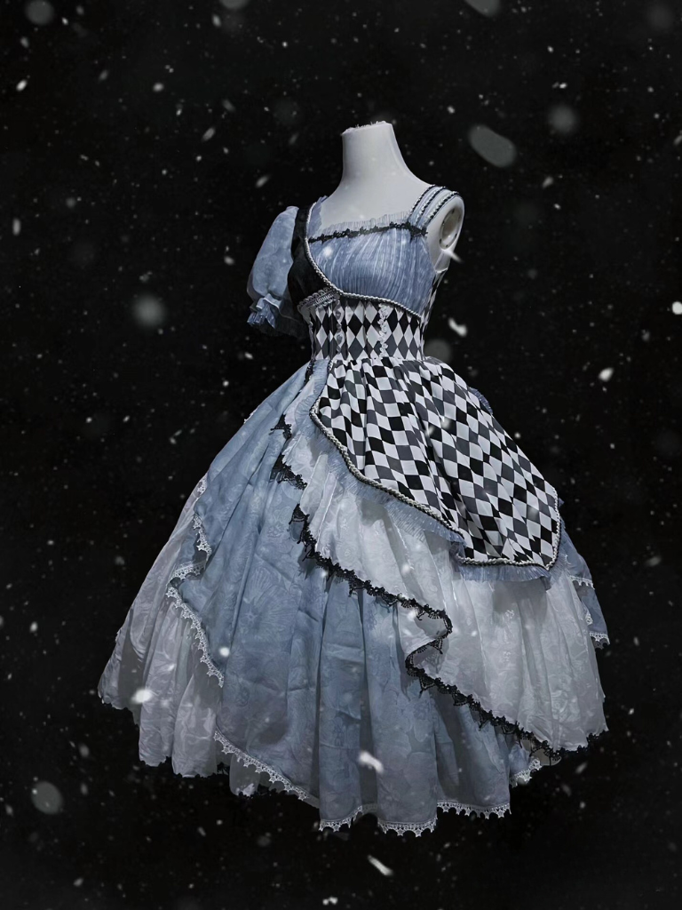 Asymmetrisches Karokleid „Alice im Wunderland“