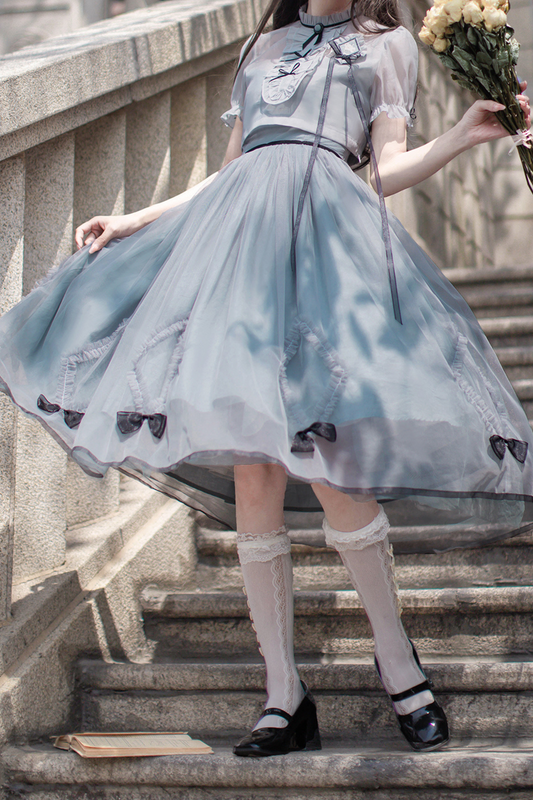 brooch dress Nostalgic ribbon top + traveling Alice outer