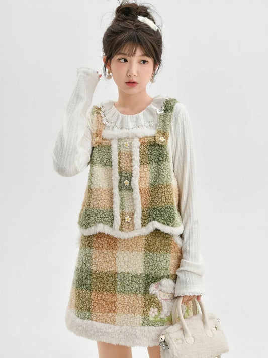 Gilet polaire à carreaux avec détails floraux verts et boutons