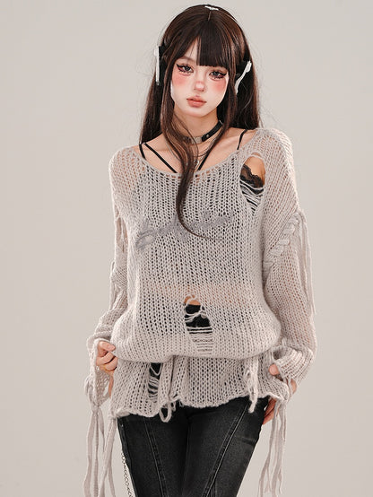 Haut en maille semi-transparente à encolure asymétrique et trous gris/blanc vieillis
