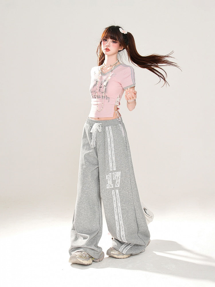 Side Glamorous Cropped T-shirt with Lace-up Print at Pink V-Neck Number Detail