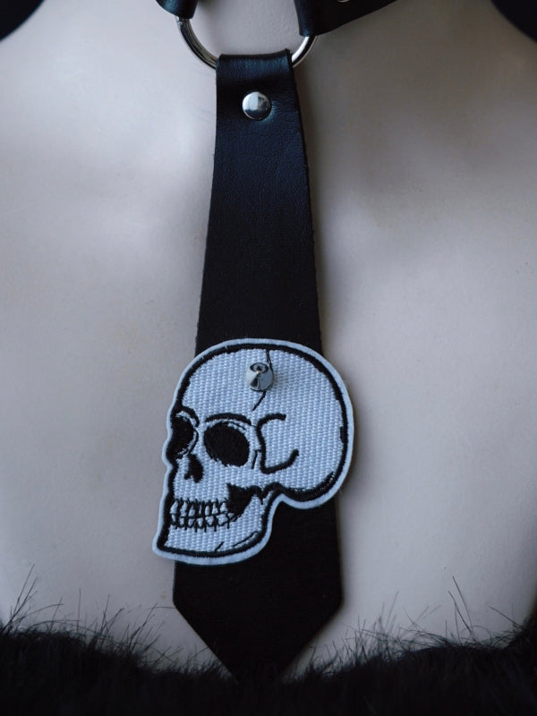 Verziertes PU-Halsband mit Applikationen und Nieten, Gothic-Krawatte, schwarzes Skelett