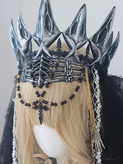 Breloque croix et perles, mains squelettes, couronne gothique noire