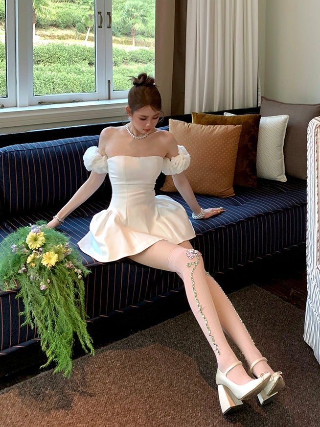 Overknee-Strümpfe in Rosa/Weiß mit Strass-Blumenverzierung