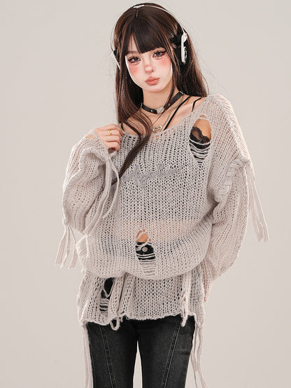 Haut en maille semi-transparente à encolure asymétrique et trous gris/blanc vieillis