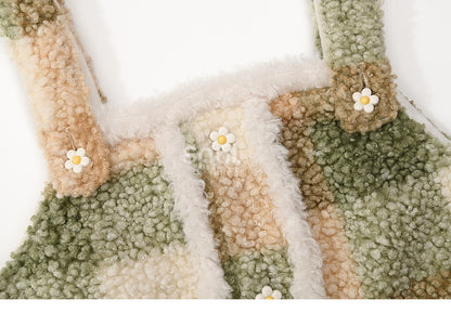 Gilet polaire à carreaux avec détails floraux verts et boutons