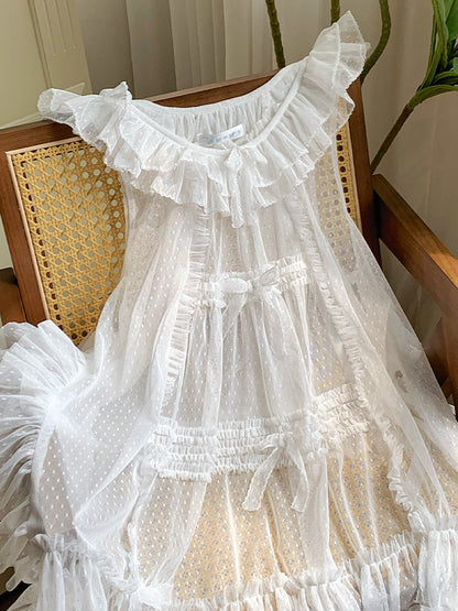 Weiße Tüllborte und Schleife Haus Überkleid Rüschen Rosa Details Stil Punkte