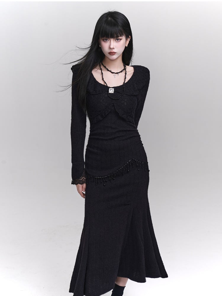 Robe sirène noire ajustée à col rond et détails en perles