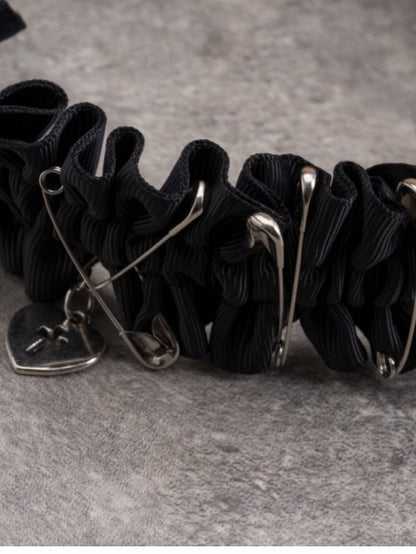 Design Rüschen verziert Herz schwarz Schnalle Trim KC Pins Gothic