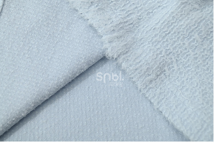 Haut à manches longues et col en peluche bleu avec détails nœud