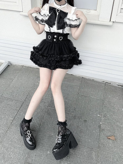 Ärmelbluse, Illusionsausschnitt, weißer kurzer Kontrast, schwarze Spitze mit Jirai Kei-Besatz