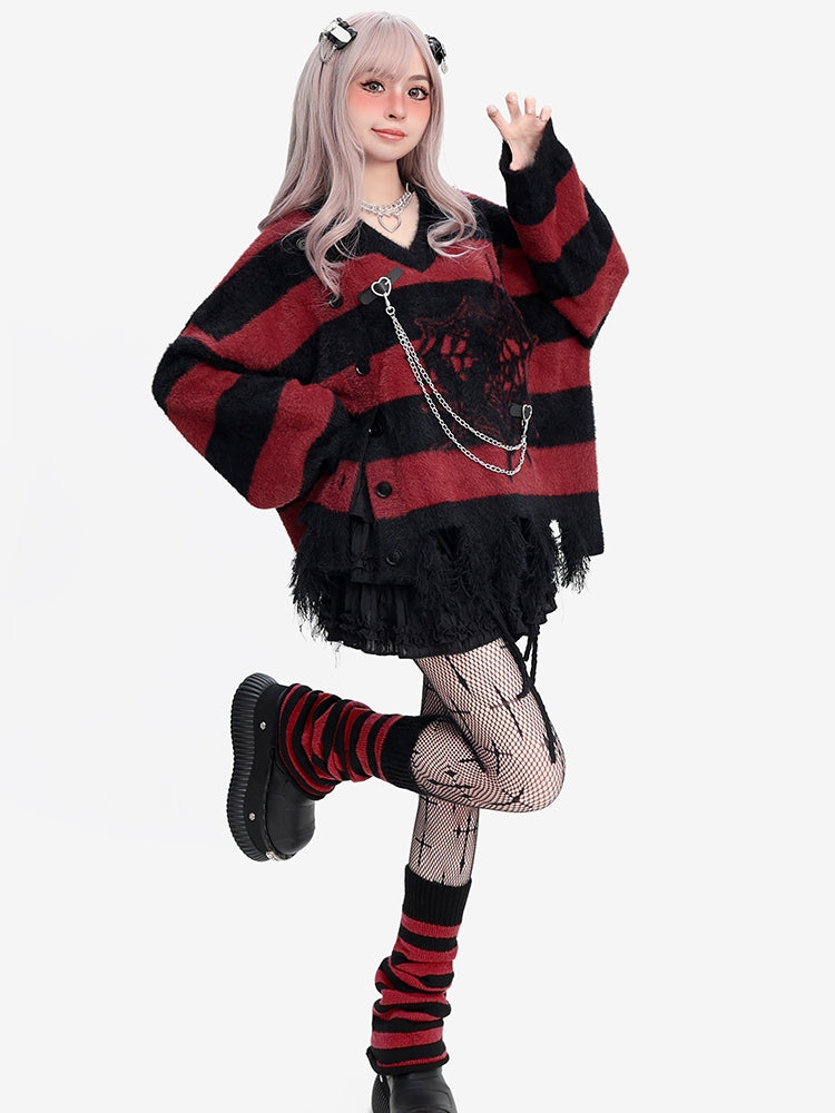 Pull rayé à col en V et motif toile d'araignée noir et rouge des années 2000, avec bordure vieillie, bretelles à boucle et chaîne