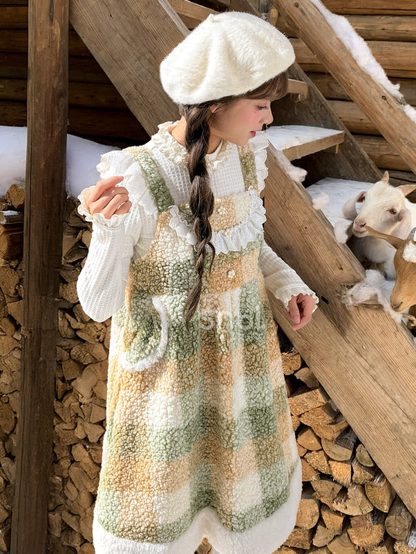 Robe salopette en polaire à carreaux avec détails floraux verts et bordure en dentelle et poches