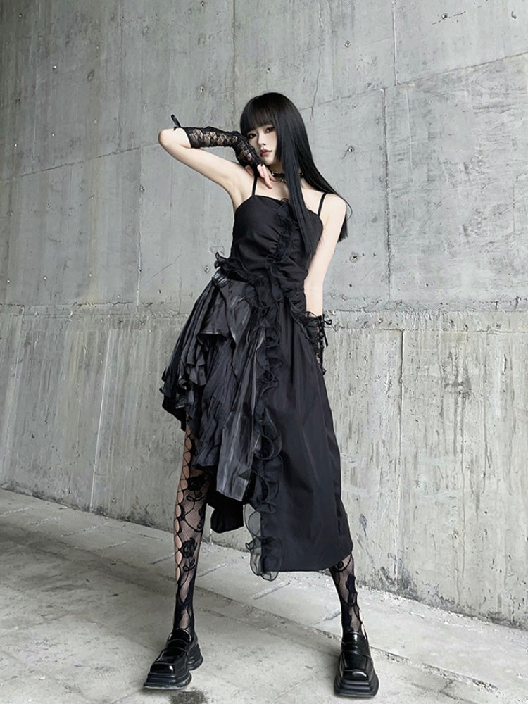 Robe camisole glamour noire à ourlet asymétrique et volants