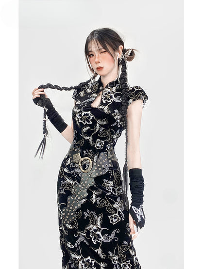 Robe Qipao en velours noir avec broderie florale et détails découpés, bouton et nœud