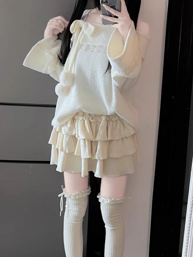 Ensemble jupe à volants et volants beiges au-dessus du genou avec haut en peluche et détails en dentelle et nœud papillon