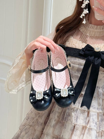 Janes und runde Lolita-Schuhe mit schwarzer Spitze und Perlendetails und Strassverzierung, Mary-Schleife