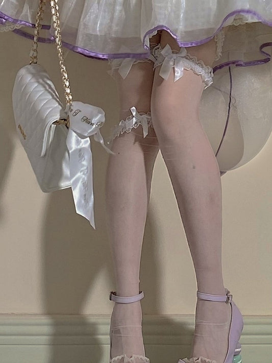 Bas blancs/noirs semi-transparents en dentelle à volants avec nœud sur le genou