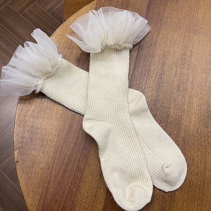 Chaussettes mollet blanches à bordure en dentelle douce