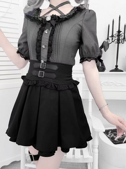 Herzförmiger Ausschnitt, Kei mit Strass, Falten, graue Details, Bluse im Jirai-Stil, quadratisch und