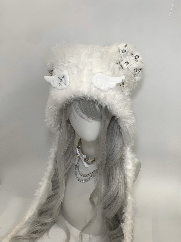 Chapeau en peluche avec oreilles de chat et croix noire et blanche