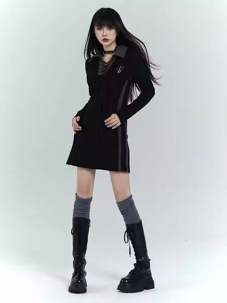 Robe courte noire gothique avec détails à lacets sur le devant