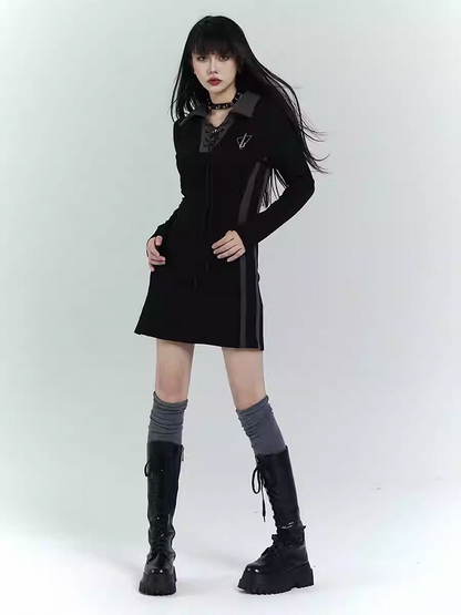 Robe courte noire gothique avec détails à lacets sur le devant