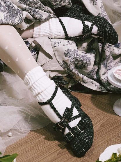 Design Lolita Schwarze Akzente Quadrat mit Schleife Elegante Zehen-T-Riemen-Schuhe
