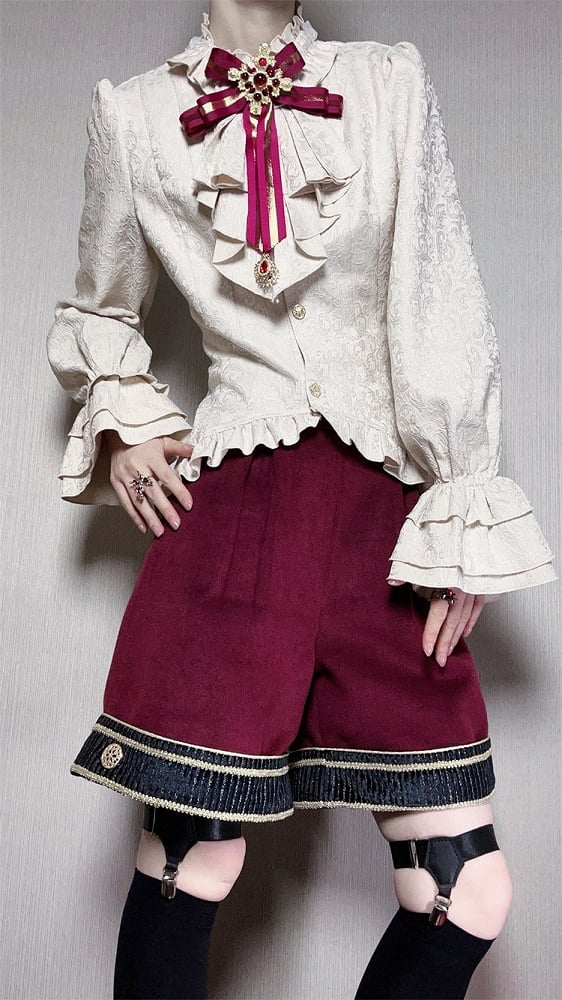 Tenue Lolita Gryffondor Ouji rouge : chemise à manches longues + manteau queue d'hirondelle rouge + short coupe droite