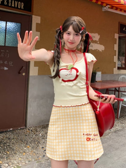 T-Shirt Lettuce Red Light Yellow Scoop Neckline Apple Applique Hem