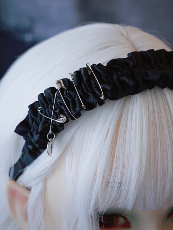Design Rüschen verziert Herz schwarz Schnalle Trim KC Pins Gothic