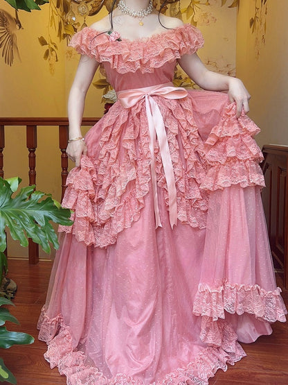 Robe vintage rouge vin/rose à volants en dentelle et décolleté à épaules dénudées