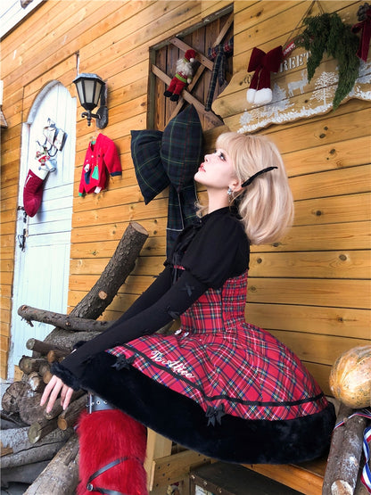 Haut Lolita noir à manches Juliette et découpes en forme de cœur