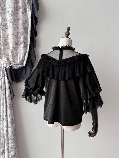 Komplett schwarzes Aristocrat Gothic Edward Neck / V-Ausschnitt Top