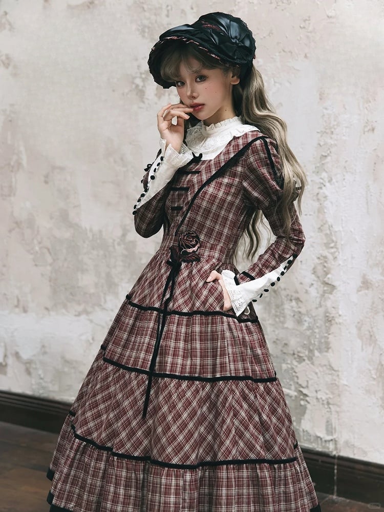 Accents with Lolita Bow Green/Red Embroidered Bonnet Black Rose
