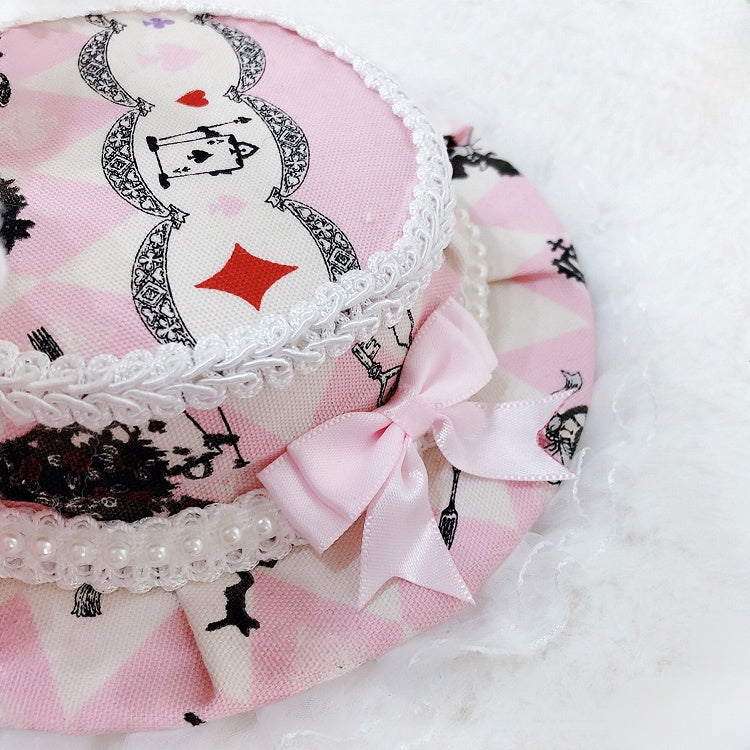 in Bunny Vibes Ohren Poker Pink Mini Alice Hut Wunderland dekoriert