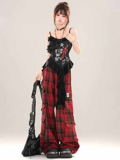 Schwarzes Camisole-Top mit asymmetrischem Volantsaum und Kreuz