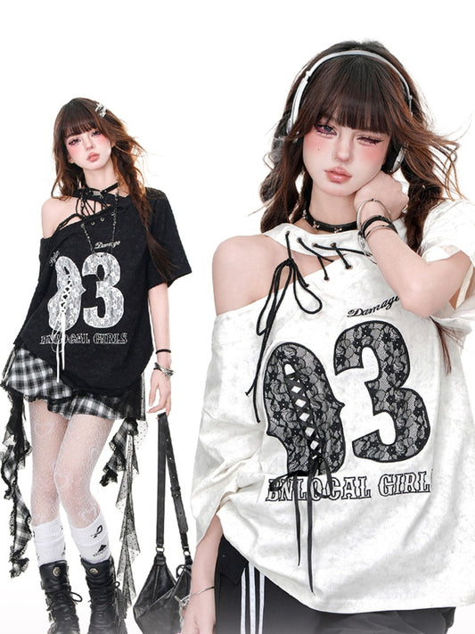 Schnürung Schwarz/Weiß Cutout Schulter Brief Stickerei T-Shirt Schulter Detail bei