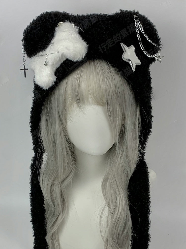 Chapeau en peluche avec oreilles d'ours et ailes croisées noires et blanches