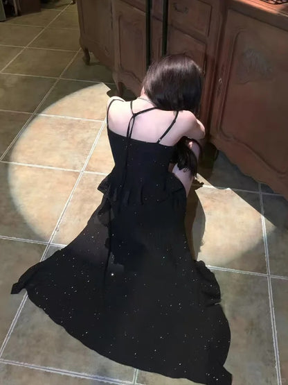 Gestufter High-Low-Rockausschnitt, schwarzer Sweetheart-Pailletten-Slip-Kleid mit Rüschen