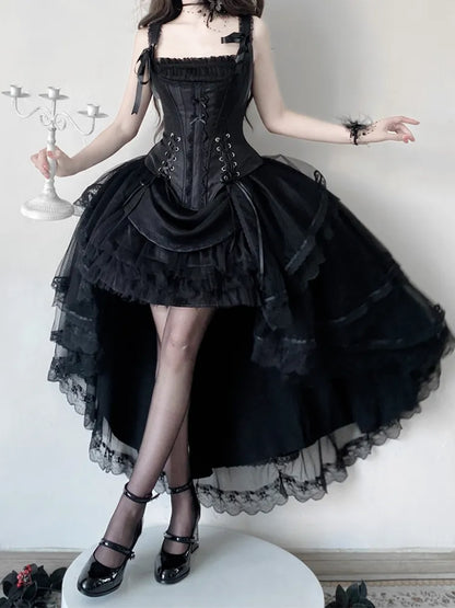 Schwarzes Korsett-Oberteil mit Schnürdetails und Stäbchen + Lolita-Rock mit mehreren Lagen und hohem Bund