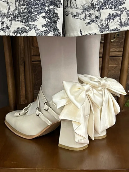 Schuhe mit Schleife, weißer Zehenpartie, zwei Akzente, quadratischer Block – elegante High Heel-Schnallen