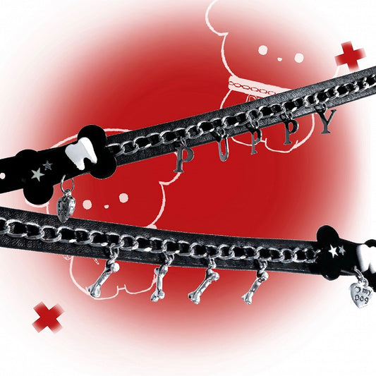 Bracelet punk noir avec breloques en os